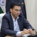 जिला प्रशासन की मेडिकल स्टोर पर छापेमारी; दवाई बिक्री पर लगाया प्रतिबन्ध