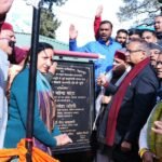 मसूरी स्थित अटल उद्यान में अटल बिहारी वाजपेयी की मूर्ति का लोकार्पण