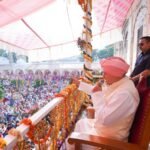 दरबार साहिब एवम् झण्डा साहिब में चला दर्शनों व मनौतियों का क्रम