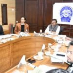 निर्माणाधीन परियोजनाओं को समय पर पूरा करें विभागः मुख्य सचिव