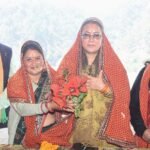 देवी भागवत कथा और सोमेश्वर में पूजन में शामिल हुईं मंत्री रेखा आर्या