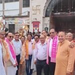 महावीर जयंती पर भव्य शोभायात्रा निकाली गई, पुष्प वर्षा से हुआ स्वागत