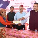 मंत्री गणेश जोशी ने आपदा प्रभावितों को 93 लाख से अधिक की सहायता राशि के चेक वितरित किए