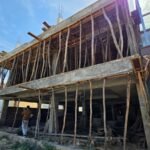 देहराखास में अवैध निर्माण पर एमडीडीए का शिकंजा, बिना मानचित्र बने भवन पर सीलिंग कार्रवाई