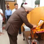 राज्यपाल ने रिटा. ब्रिगेडियर मुकेश जोशी को दी श्रद्धांजलि