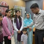 बैंक ऋण कराया वन टाइम सेटलमेंट एनओसी जारी; शेष 33 हजार धनराशि भी डीएम ने करवाई स्वयं जमा