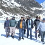 केदारनाथ यात्रा तैयारियों का जायजा लेने धाम पहुंचे डीएम व एसपी