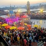 श्रद्धालुओं ने गंगा में लगाई आस्था की डुबकी
