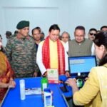 मुख्यमंत्री का रोड शो में जनता व जनप्रतिनिधियों ने पुष्पवर्षा कर भव्य स्वागत किया