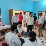 सामाजिक सेवा सुरक्षा समिति के शिविर में लोगों ने कराई स्वास्थ्य जांच