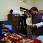 मुख्यमंत्री ने जिला अस्पताल पहुंच मरीजों का जाना हालचाल, बेहतर स्वास्थ्य सुविधाओं का दिया भरोसा