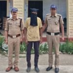 अवैध संबन्धों के शक में कुल्हाड़ी से पत्नी की हत्या करने वाले हत्यारोपी ने किया आत्मसर्मपण