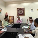 बिजली के खम्भों पर झूलते तारों से शहर को मिलेगी निजात