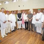 मुख्यमंत्री से पूर्व विधायकों ने की शिष्टाचार भेंट, सर्वाधिक कार्यकाल के लिए दी बधाई