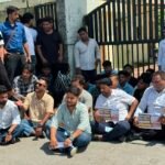 उत्तराखंड प्रौद्योगिकी विश्वविद्यालय में पेपर लीक के विरोध में छात्रों ने किया प्रदर्शन