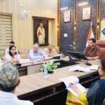 लावारिस मरीजों के उपचार के बाद रेन बसेरा में रखने के डीएम ने दिए निर्देश