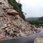 मूसलाधार बारिश से राजधानी बेहाल, मसूरी रोड और मालदेवता में भूस्खलन