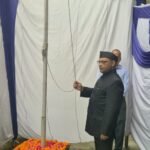 आयुक्त कैंप कार्यालय में मंडलायुक्त आनंद स्वरूप ने किया ध्वजारोहण