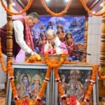 राधा कृष्ण मंदिर में शिव महापुराण कथा का श्रवण करने पहुंचे मंत्री जोशी