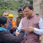 धराली में दुपट्टे के टुकड़े से बांधी थी सीएम धामी को राखी
