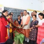 आंगनबाड़ी कार्यकत्रियों एवं आशा बहनों को किया सम्मानित