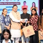 अंतरराष्ट्रीय बालिका दिवस पर मुख्यमंत्री ने 149 मेधावी बालिकाओं को स्मार्टफोन प्रदान कर किया सम्मानित