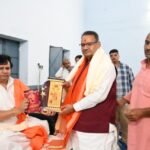 वैदिक रामायण कथा के समापन कार्यक्रम में शामिल हुए मंत्री गणेश जोशी