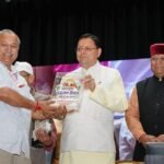 अंतरराष्ट्रीय वृद्धजन दिवस पर मुख्यमंत्री धामी ने समाजसेवी मोहन खत्री को किया सम्मानित