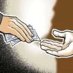दस हजार की रिश्वत लेते रंगे हाथ महिला एएसआई गिरफ्तार